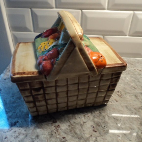 vintage cookie jar "Picnic Basket" - Picture 1 of 10